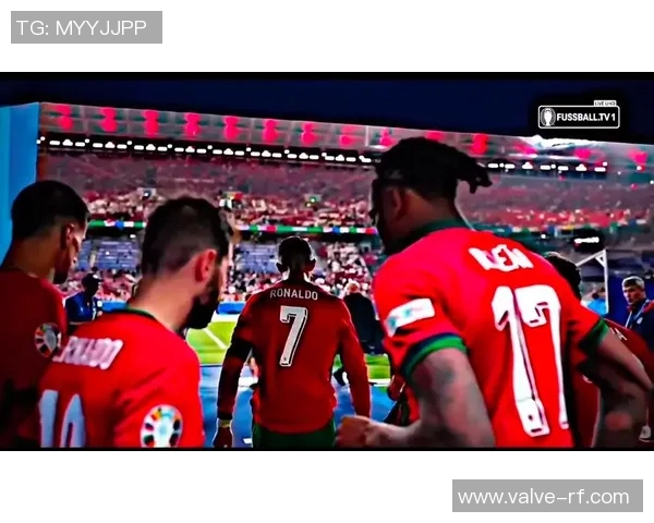 足球明星赛前祈祷动作视频揭秘信仰与胜利的力量 足球明星赛前祈祷动作视频揭秘信仰与胜利的力量